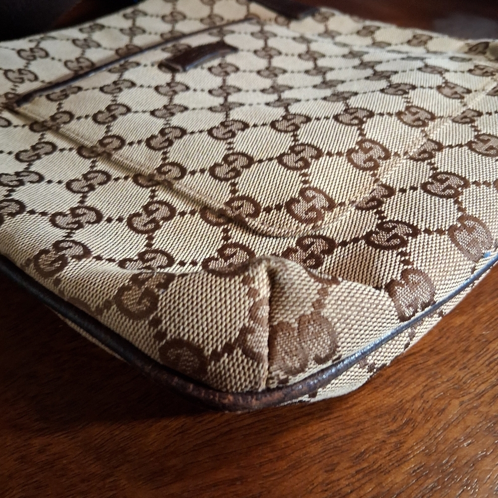 Gucci Tan and Brown Crossbody Bag - Picture 11 of 16